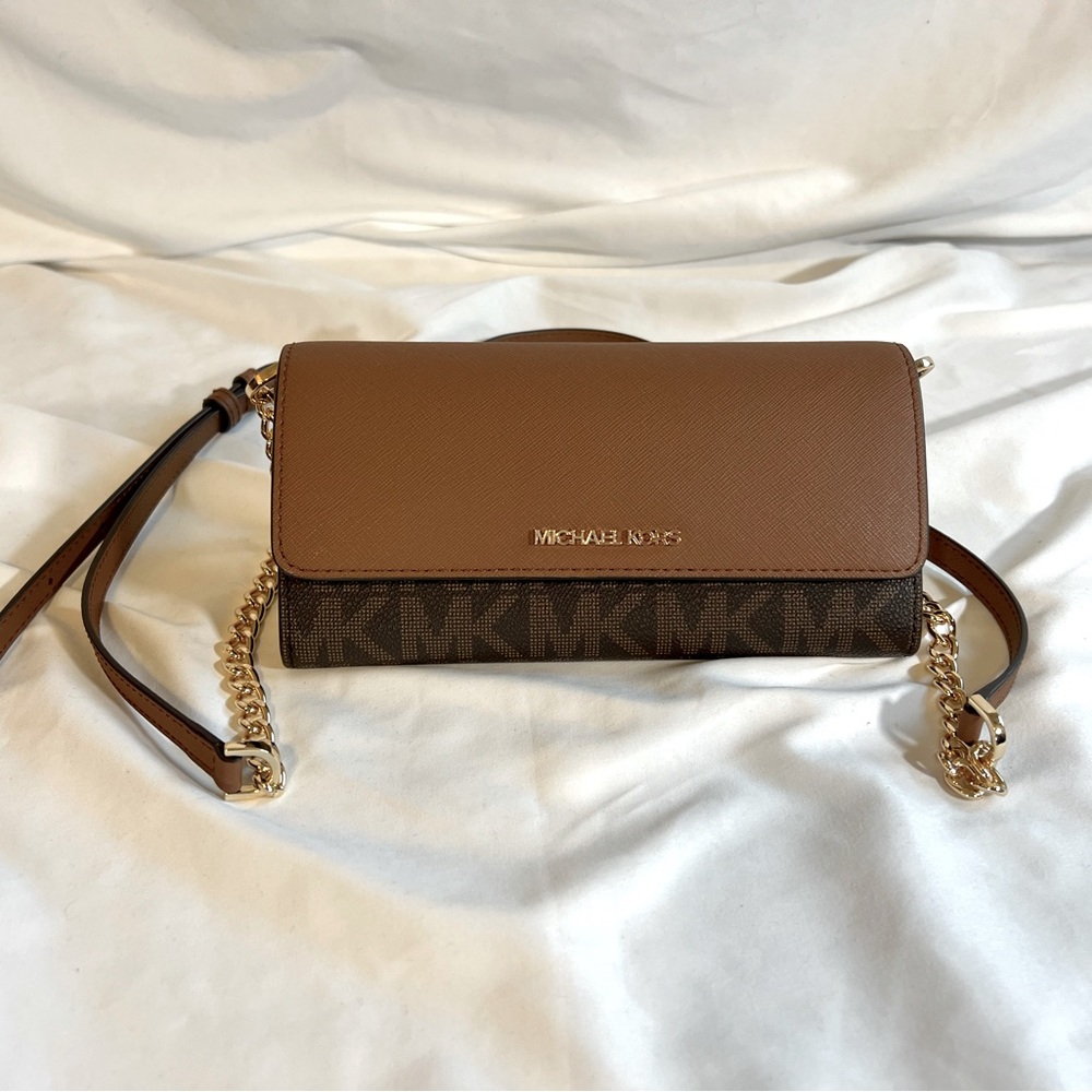 NEW Michael Michael Kors Women's Carmen Large Wallet CHN Cross Body Bag